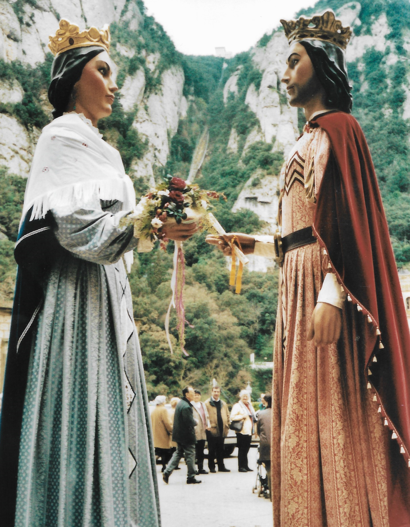 Pujada dels Gegants del Poblenou a Montserrat pel 50è aniversari (2003)